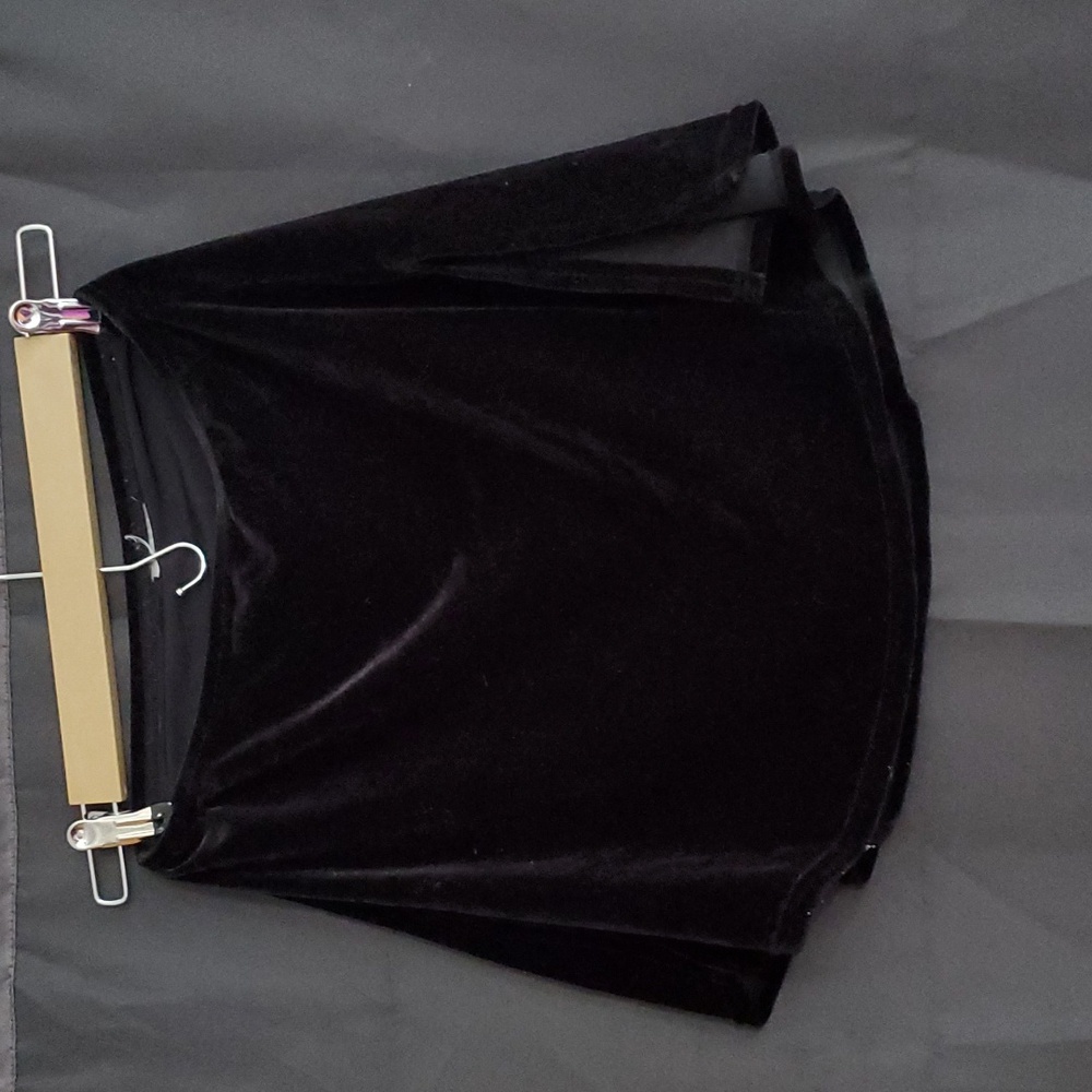 Skating skirt with two slits on either side